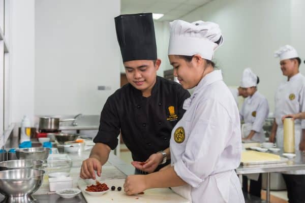 หลักสูตรประกาศนียบัตร 1 ปี การโรงแรม สาขาอาหารและเครื่องดื่ม [on-campus] - Image 3