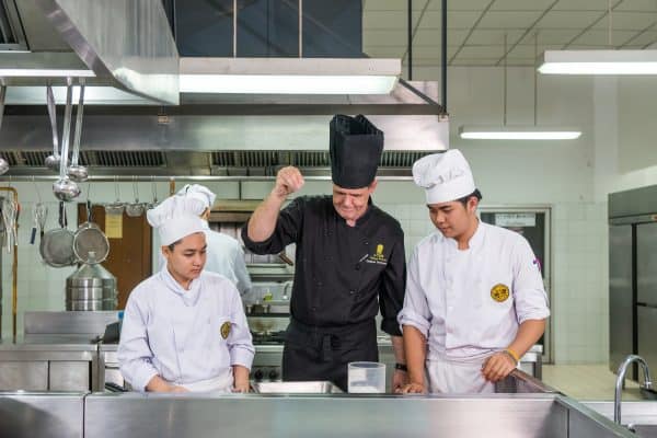 หลักสูตรประกาศนียบัตร 1 ปี การโรงแรม สาขาอาหารและเครื่องดื่ม [on-campus]