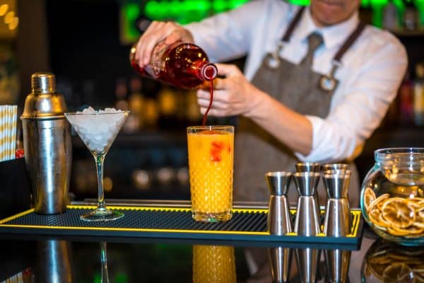 การบริการเครื่องดื่มด้วยใจ Beverage Service-Bar